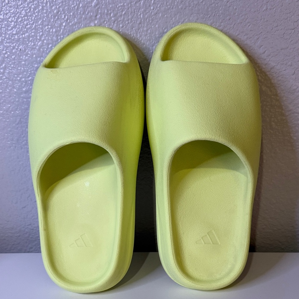 Adidas Light Yellow Slide Sandals UNISEX size. 8 women 7men color lime Greem/yel